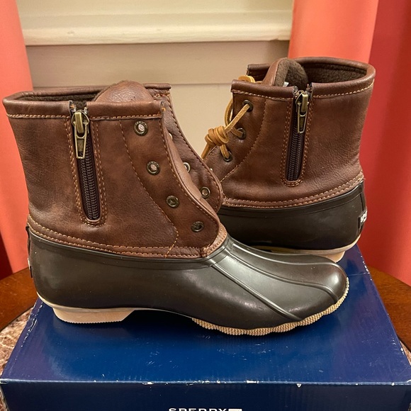 Girl's Big Kid Size 4 SPERRY Saltwater Duck Boots Brown - NIB - Missing One Lace - Picture 3 of 6